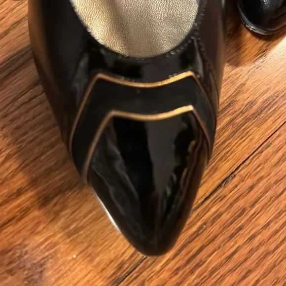 Amalfi pumps black leather and patent with gold accents