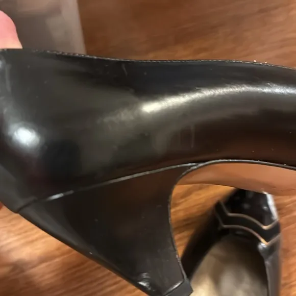 Amalfi pumps black leather and patent with gold accents