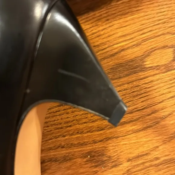 Amalfi pumps black leather and patent with gold accents