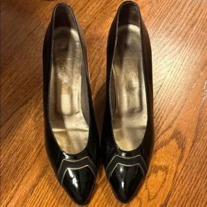 Amalfi pumps black leather and patent with gold accents