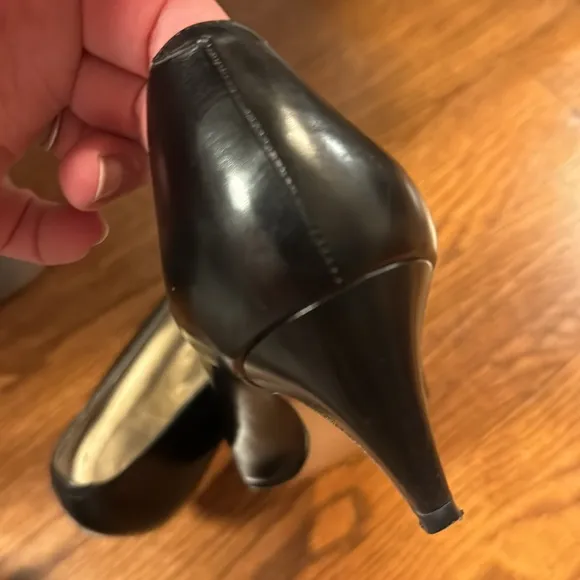 Amalfi pumps black leather and patent with gold accents