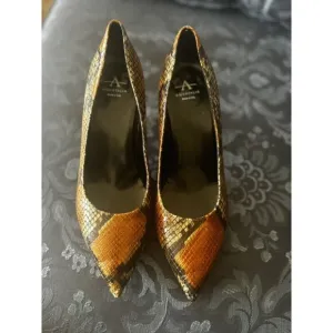 AQUATALIA Leather Snake Print Pointed Toe‎ Heels Size 7.5M