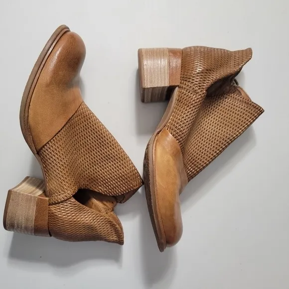 AS98 Tan Leather Woven Ankle Booties