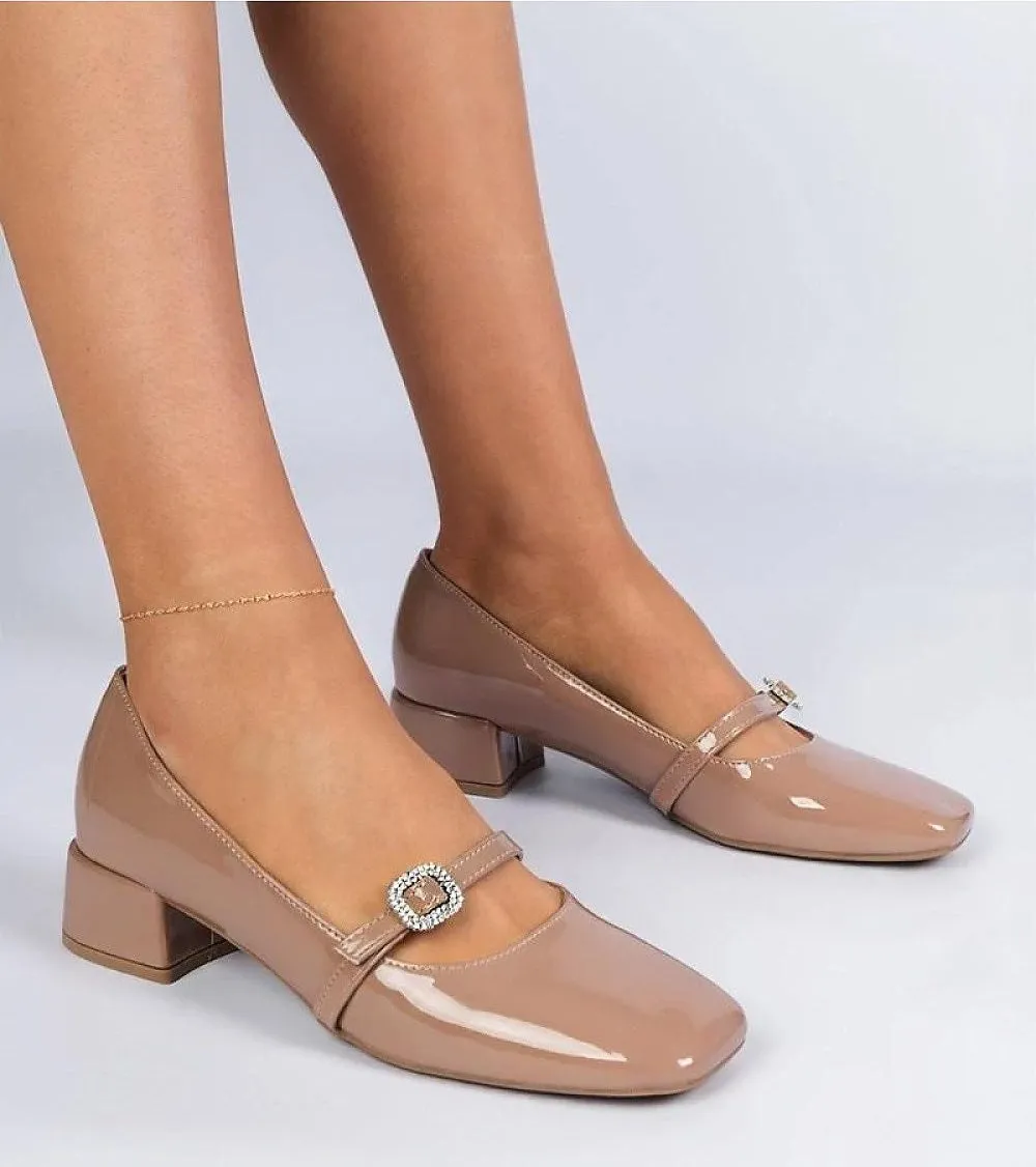 Block heel pumps adorned with zircons