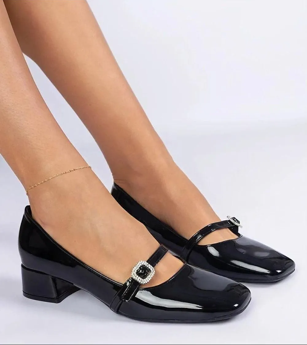 Block heel pumps adorned with zircons