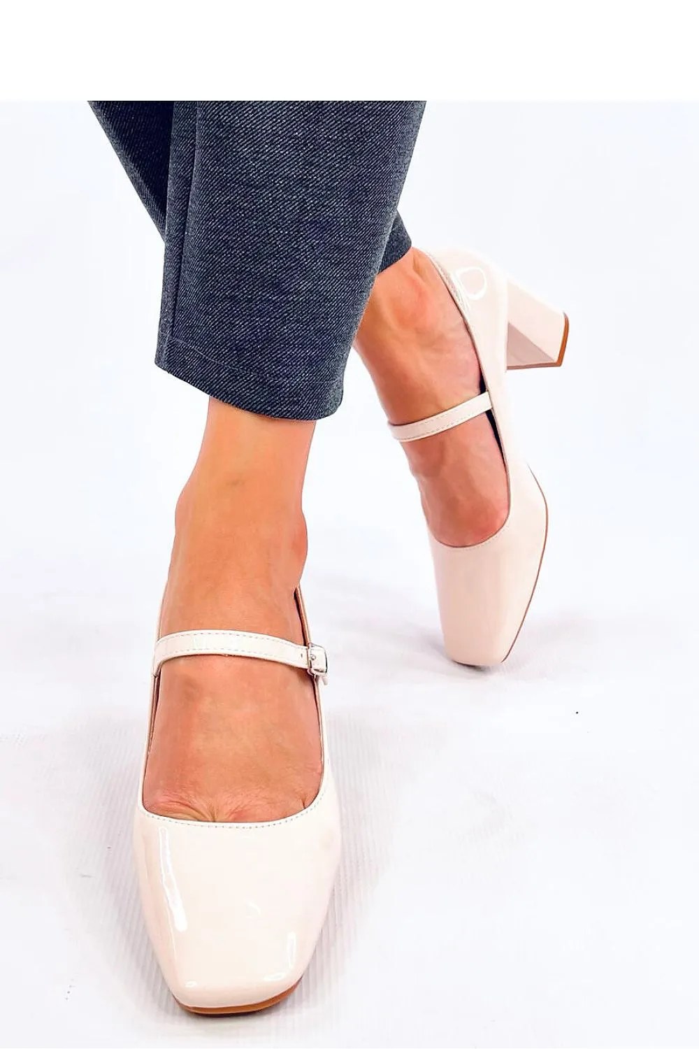 Block heel pumps