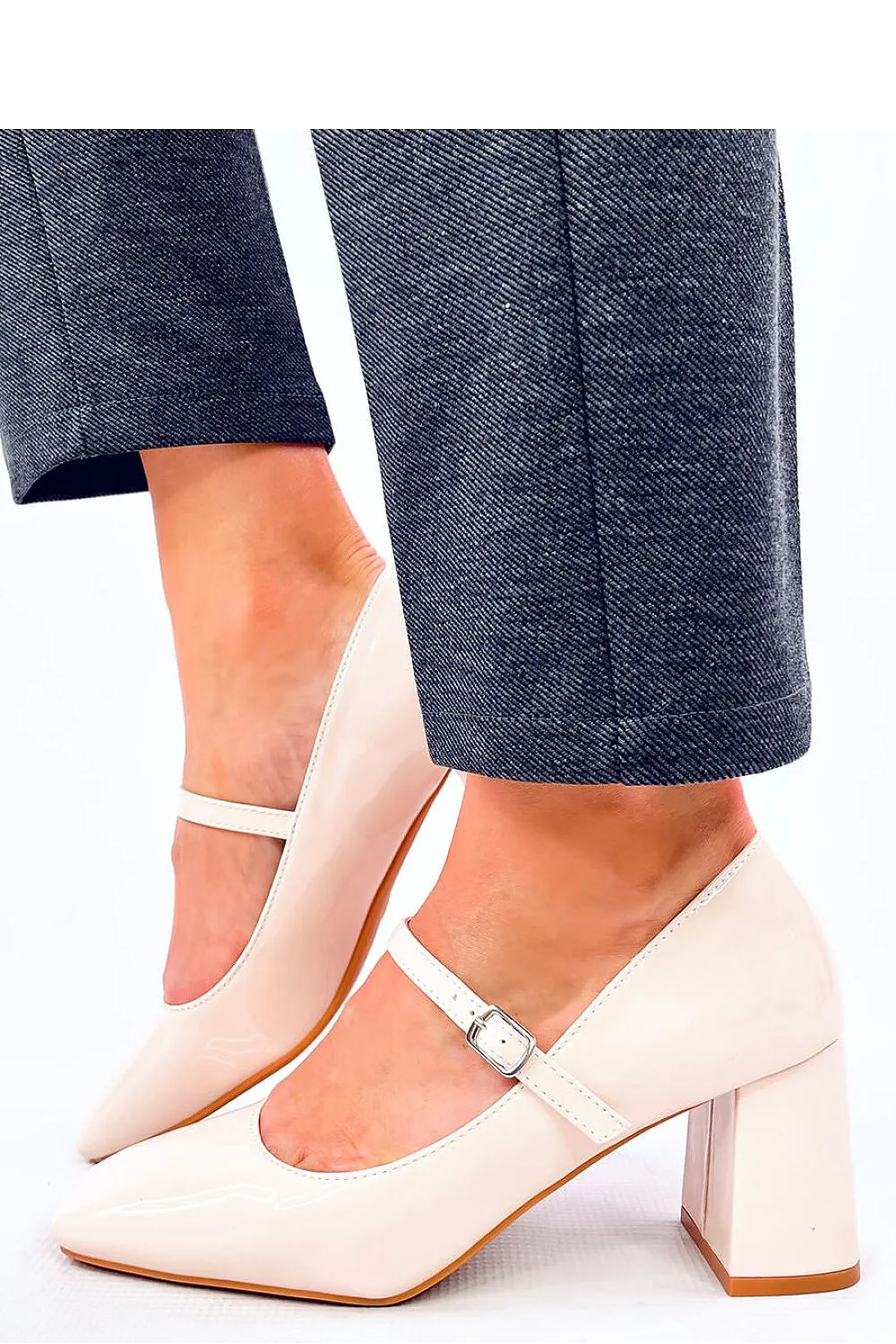 Block heel pumps