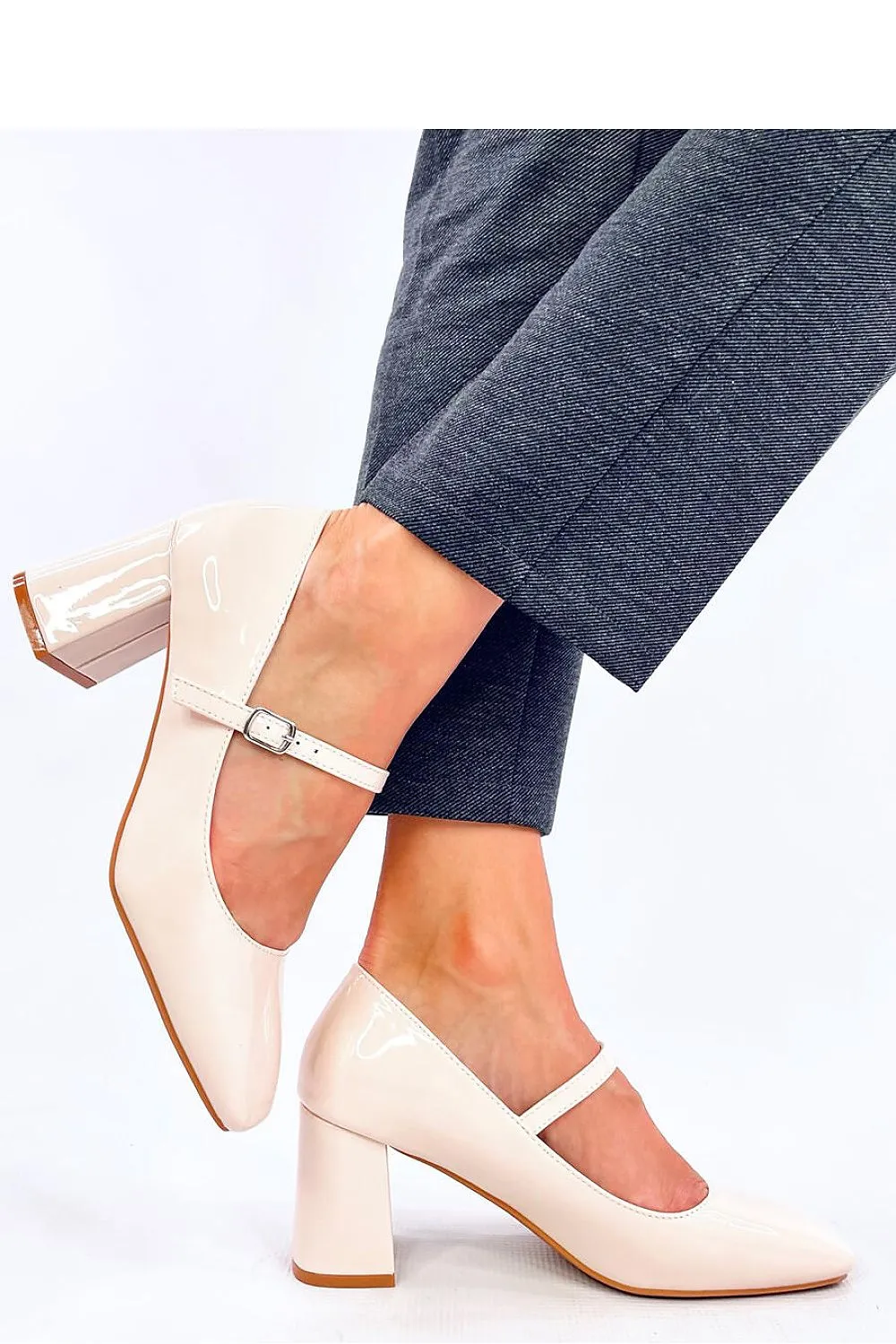 Block heel pumps