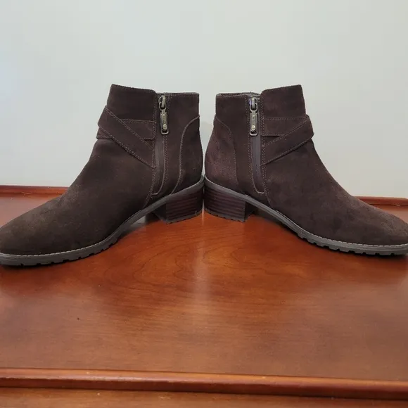 Blondo Women's Stacy Waterproof Suede Ankle Booties in Brown Size 8.5