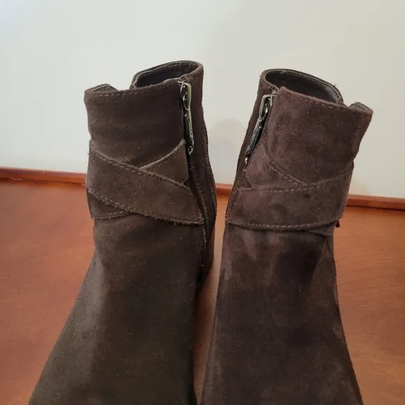 Blondo Women's Stacy Waterproof Suede Ankle Booties in Brown Size 8.5