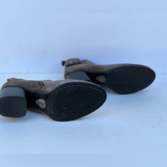 Born Side Zip Ankle Booties Gray Size 7 EUC