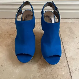 Carlos blue wedges