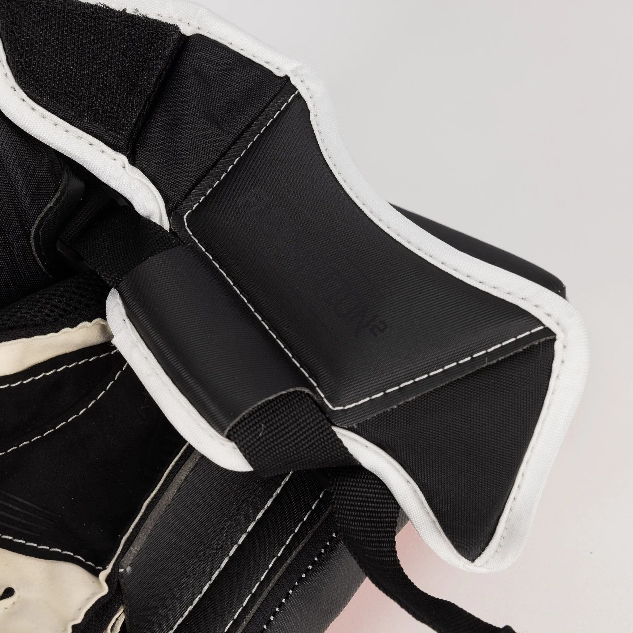 CCM Extreme Flex 6 Senior Goalie Blocker