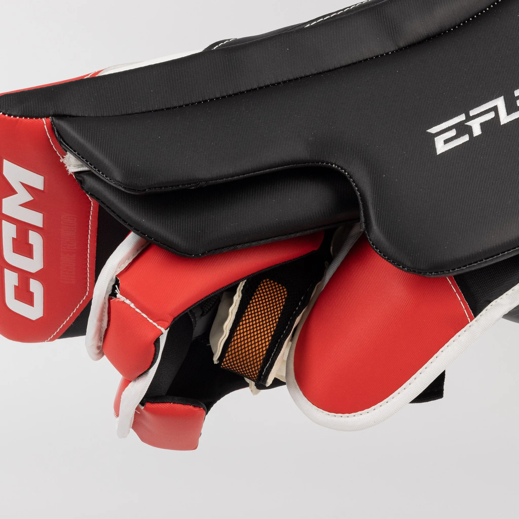 CCM Extreme Flex 6 Senior Goalie Blocker