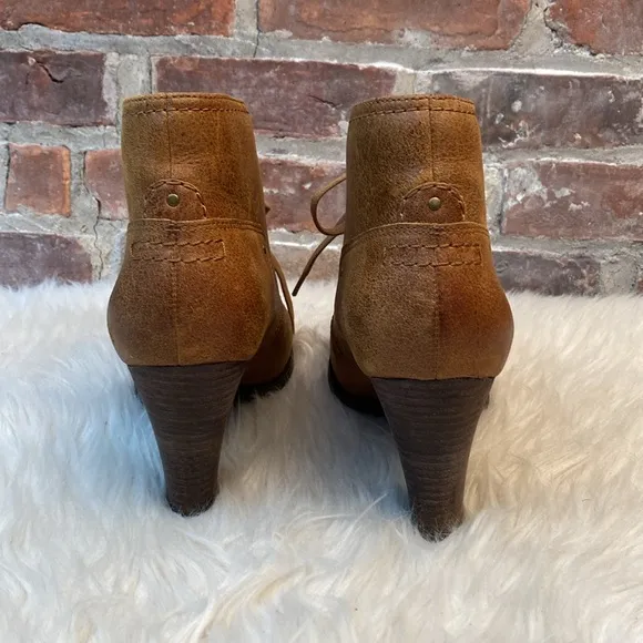 Clarks Artisan Alpine Melt Cognac Leather Booties, Size 11M