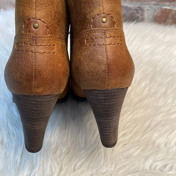 Clarks Artisan Alpine Melt Cognac Leather Booties, Size 11M