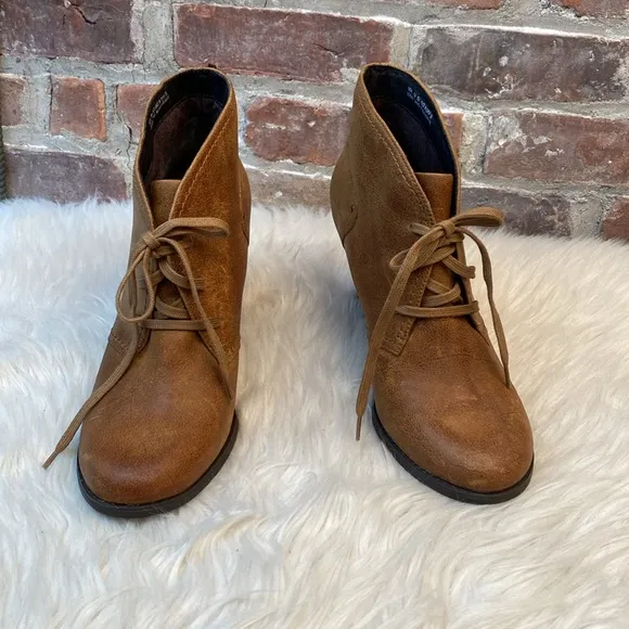 Clarks Artisan Alpine Melt Cognac Leather Booties, Size 11M