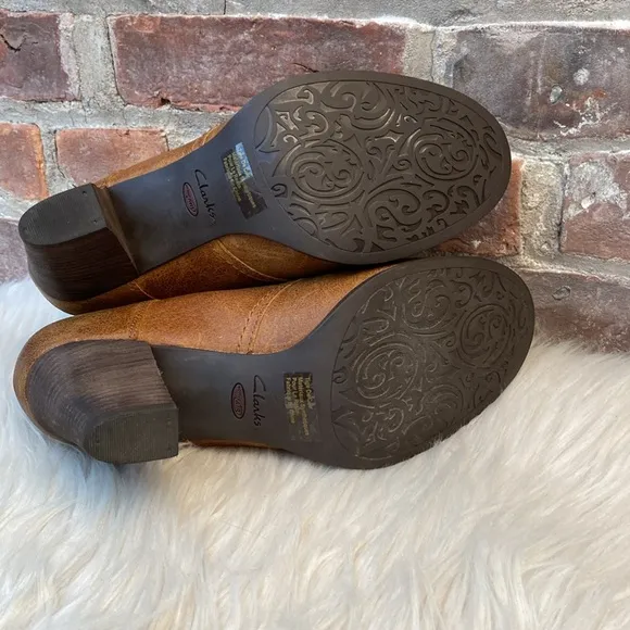 Clarks Artisan Alpine Melt Cognac Leather Booties, Size 11M