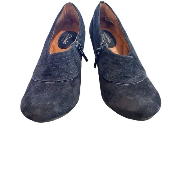 Clarks Black Suede Artisan Society Ascot Pumps l Women’s size 8M Heels