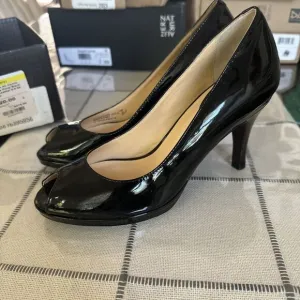 COLE HAAN Air Carma D22304 Sz 6.5 AA Black Patent‎ Leather Peep Toe Pumps Women