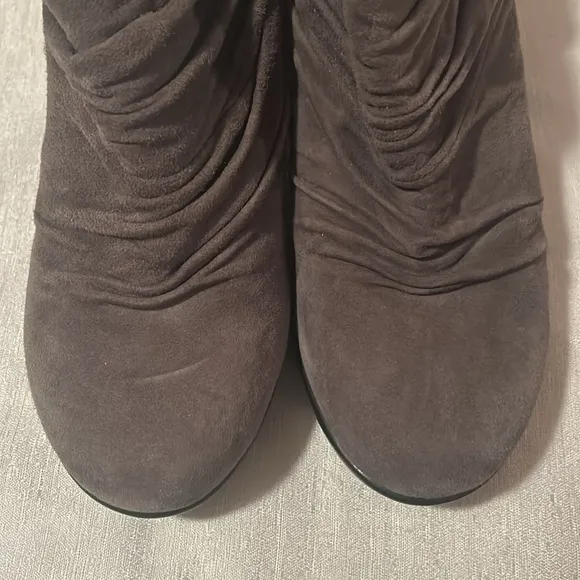 Dansko Women’s Buffy Black Leather Scrunch Ankle Booties Size 39 Great condition