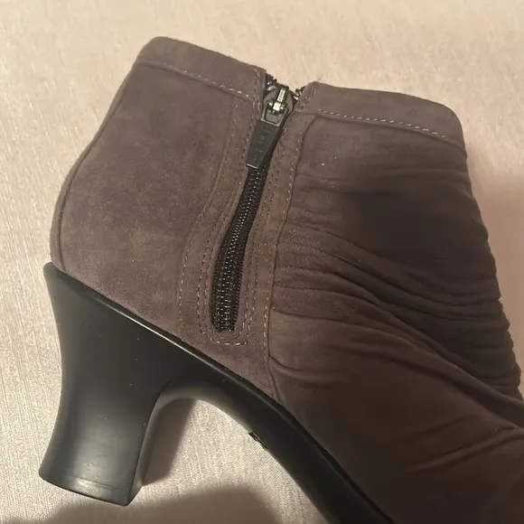 Dansko Women’s Buffy Black Leather Scrunch Ankle Booties Size 39 Great condition