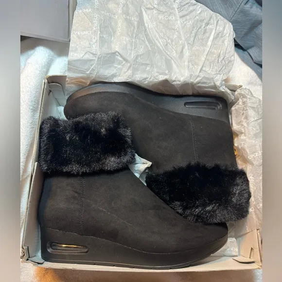 DKNY Abri Wedge Ankle Bootie Size 11