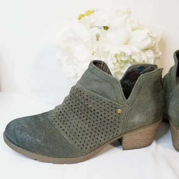 Earth Origins Amanda Green Leather Booties
