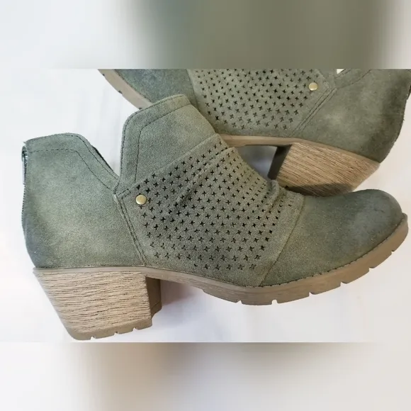 Earth Origins Amanda Green Leather Booties