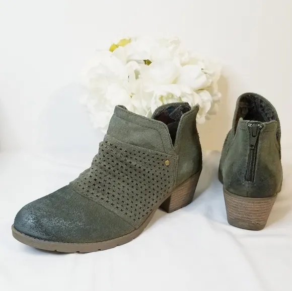 Earth Origins Amanda Green Leather Booties