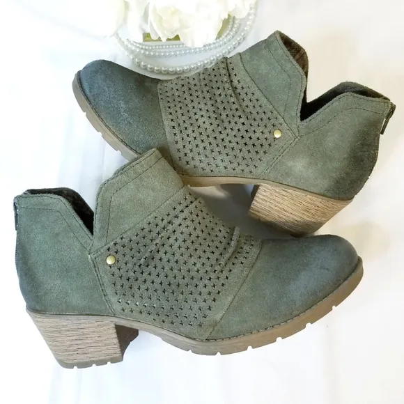 Earth Origins Amanda Green Leather Booties
