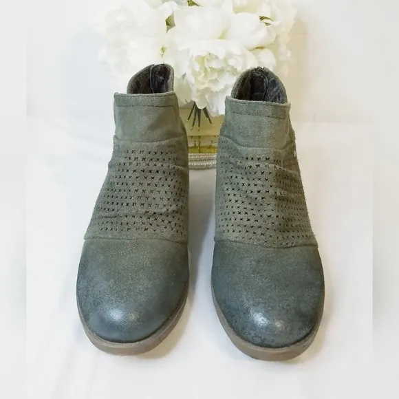 Earth Origins Amanda Green Leather Booties