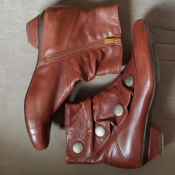 Eric Michael Web shoemakes Women's Boho Pleated Ankle Button Bootie Eu 38 US 7.5