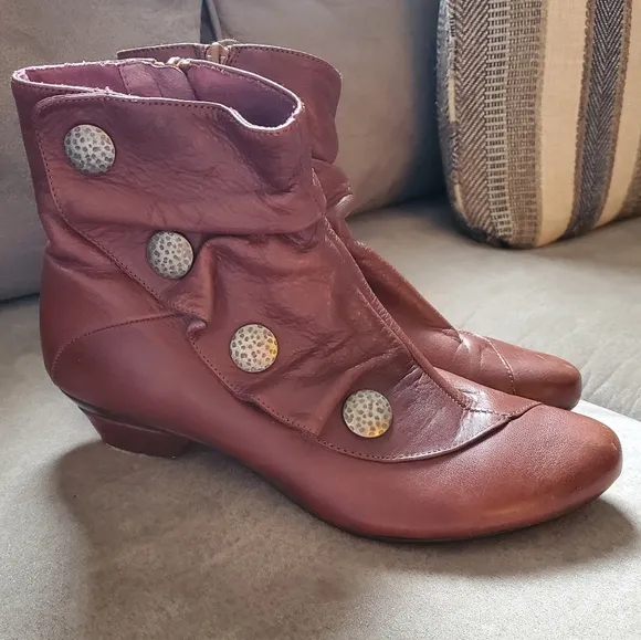 Eric Michael Web shoemakes Women's Boho Pleated Ankle Button Bootie Eu 38 US 7.5