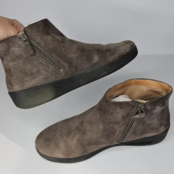 Fitflop Sumi Wedge Booties Suede  Women's Size 9