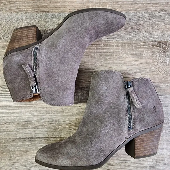 FRYE Judith Ash Taupe Beige Suede Ankle Double Zip Western Boots 7.5m