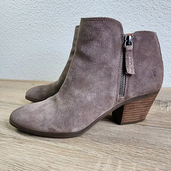 FRYE Judith Ash Taupe Beige Suede Ankle Double Zip Western Boots 7.5m