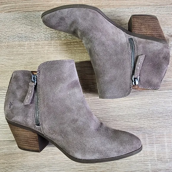 FRYE Judith Ash Taupe Beige Suede Ankle Double Zip Western Boots 7.5m