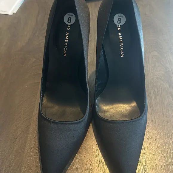 GOOD AMERICAN Black Satin Shine Pointed Toe Pumps size 8