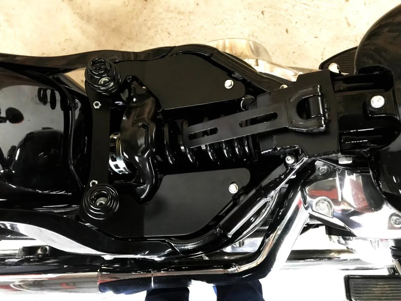 Harley Davidson softail Spring Seat Tractor 2018-2025 15x14 Leather Mounting Kit