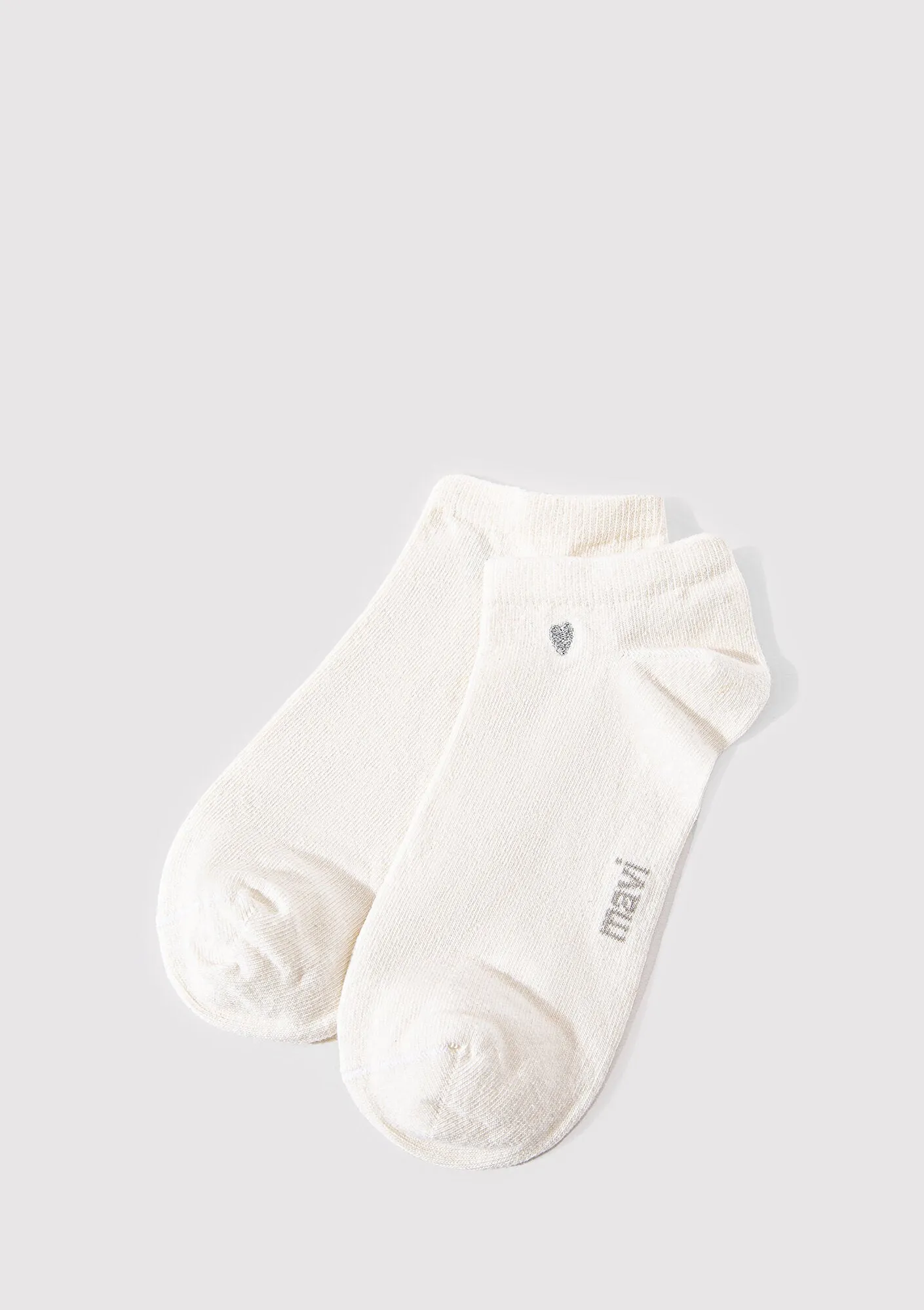 Heart Embroidered White Ankle Socks