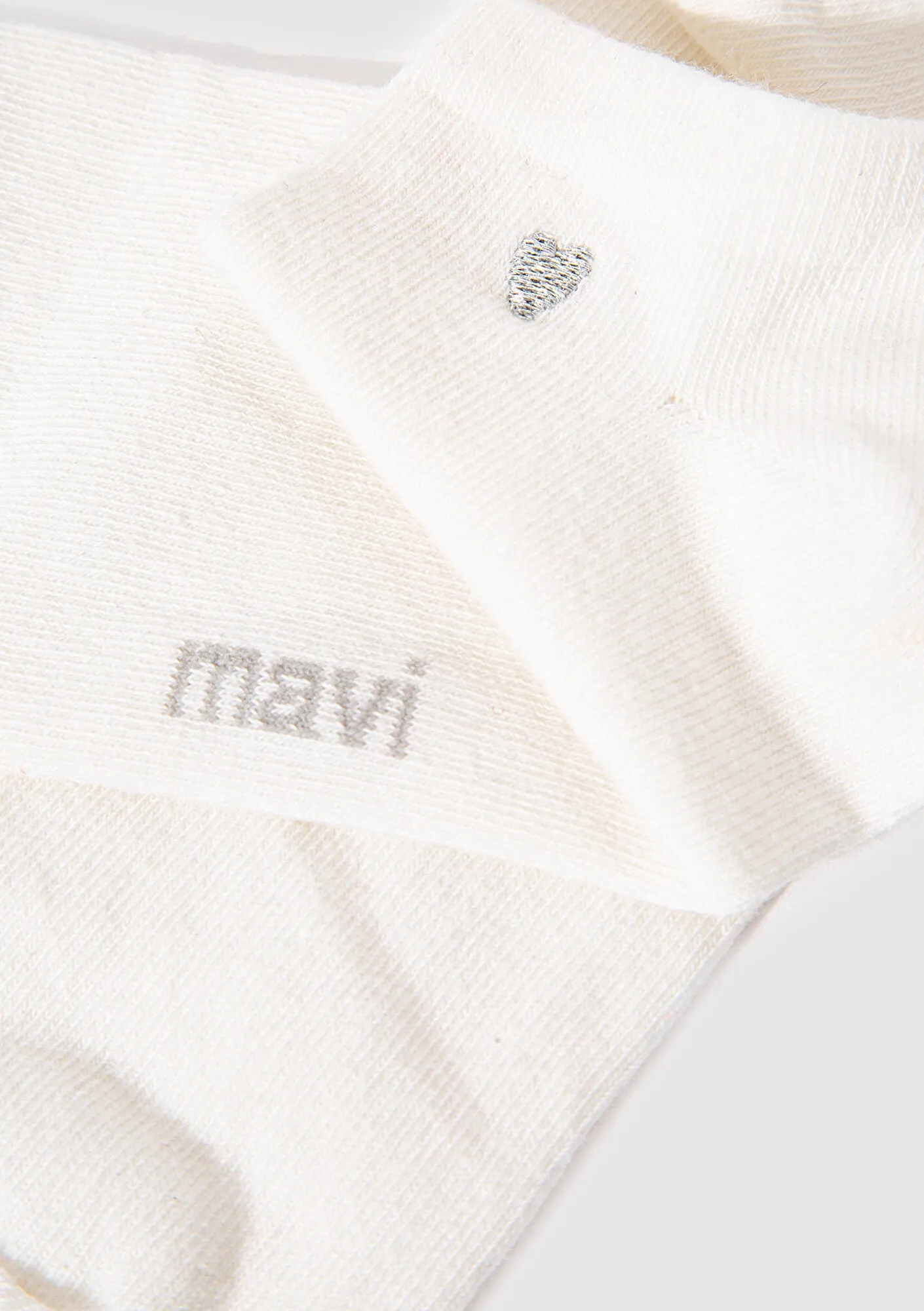 Heart Embroidered White Ankle Socks