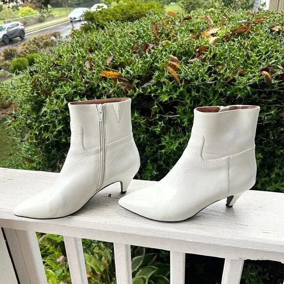 Jeffrey Campbell Muse White Ankle Booties EUC Size 5.5