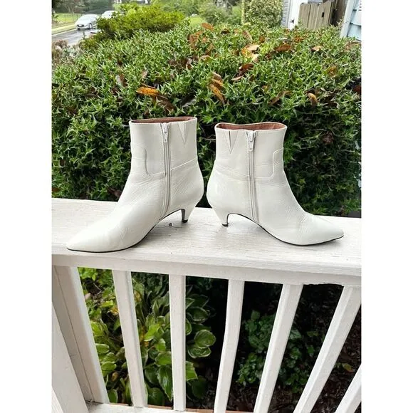 Jeffrey Campbell Muse White Ankle Booties EUC Size 5.5