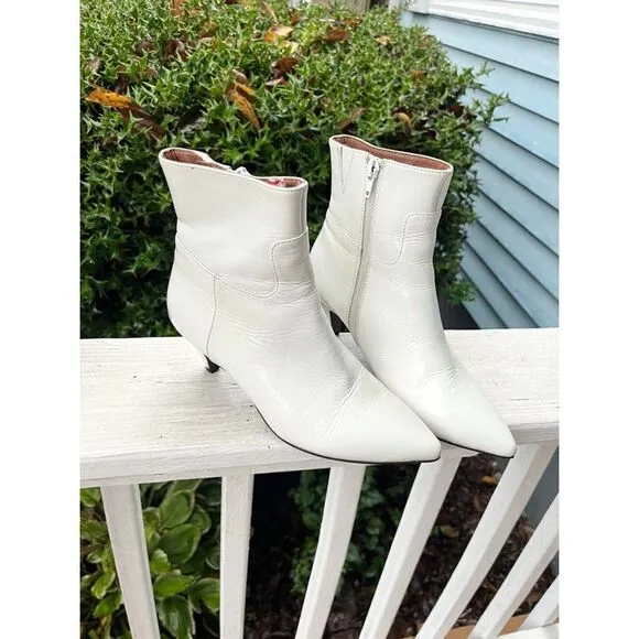 Jeffrey Campbell Muse White Ankle Booties EUC Size 5.5