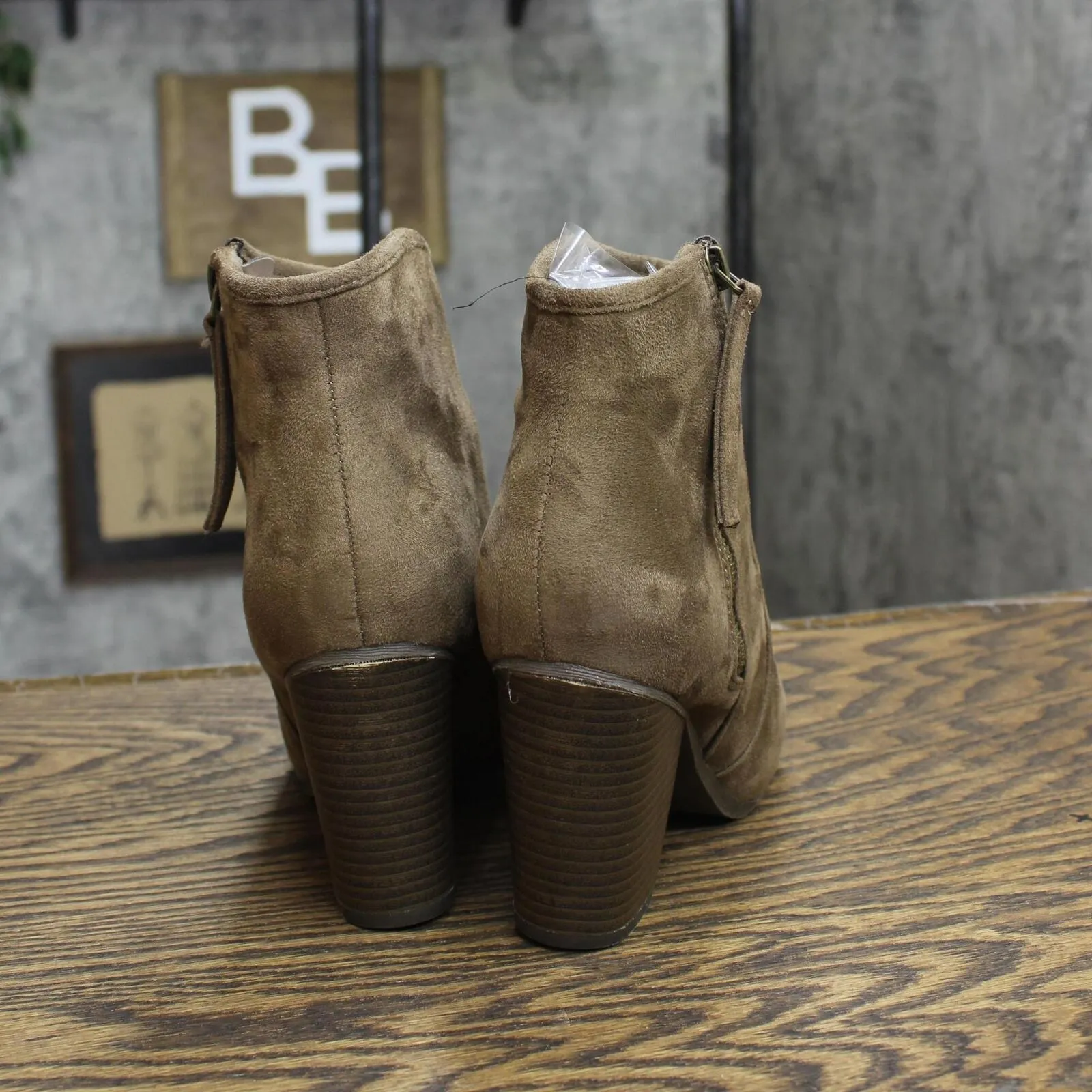 Journee Collection Women's Link Ankle Bootie LINK-CHA-070 Brown 6.5M