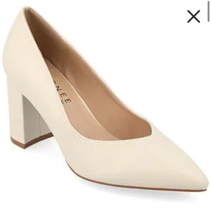 Journee Collection Womens‎ Simonne Pointed Toe Block Heel Pumps. Size: 9.5WD