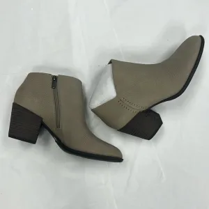 Lucky Brand Bellita Bootie Ankle Boot in taupe-10