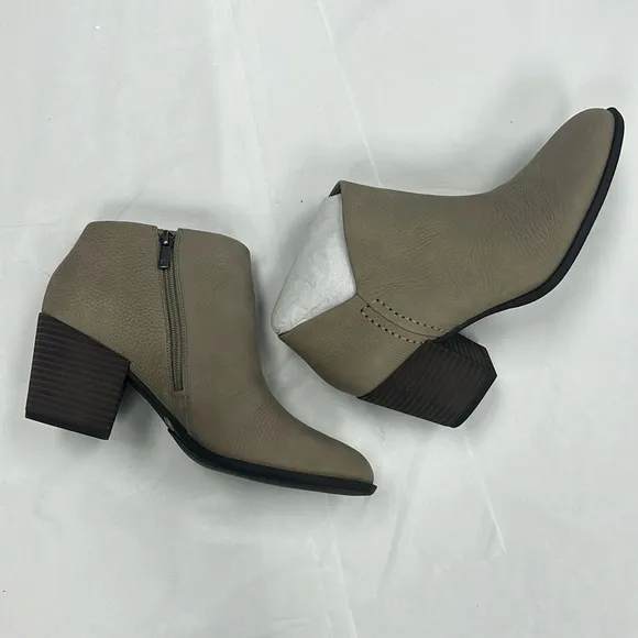 Lucky Brand Bellita Bootie Ankle Boot in taupe-10