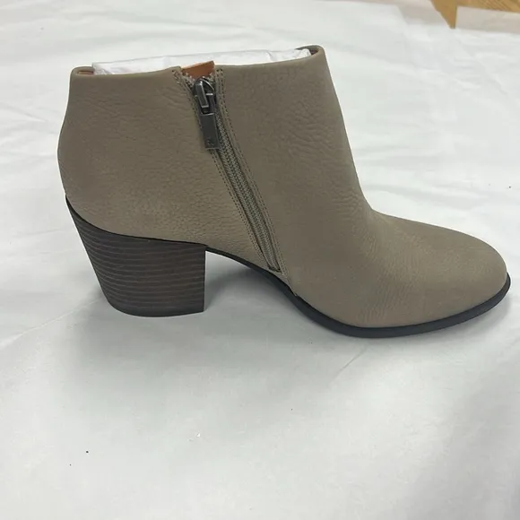 Lucky Brand Bellita Bootie Ankle Boot in taupe-10